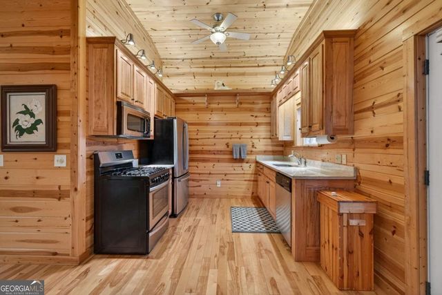 317 Collins Creek Road, Hiawassee, GA 30546