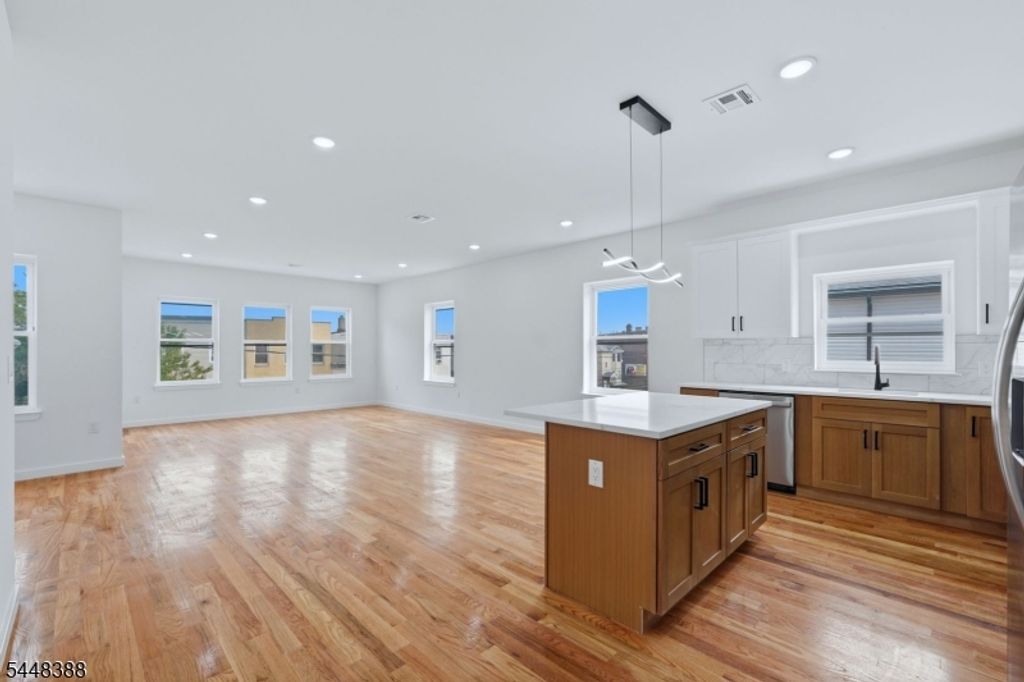 54 Pennsylvania Ave, Newark City, NJ 07114 — photo 4