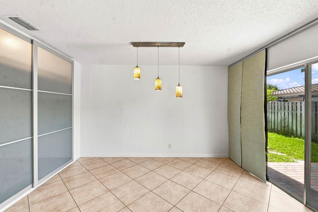 3310 NW 90th Avenue S, Coral Springs, FL 33065