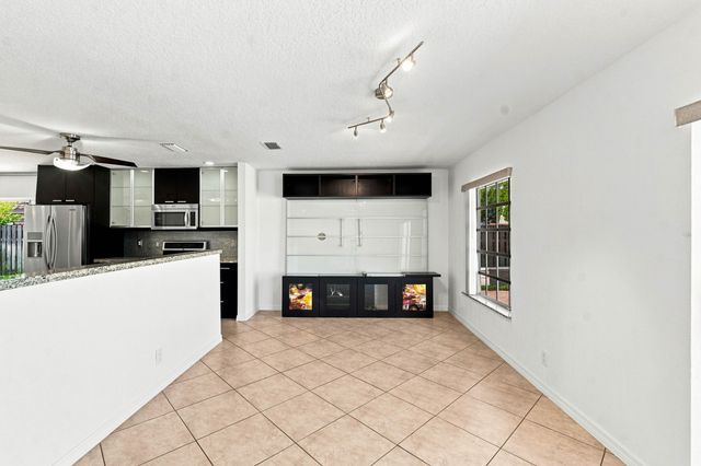 3310 NW 90th Avenue S, Coral Springs, FL 33065