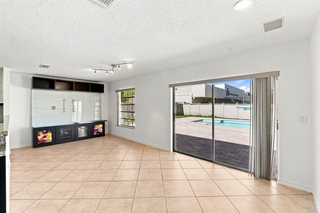 3310 NW 90th Avenue S, Coral Springs, FL 33065