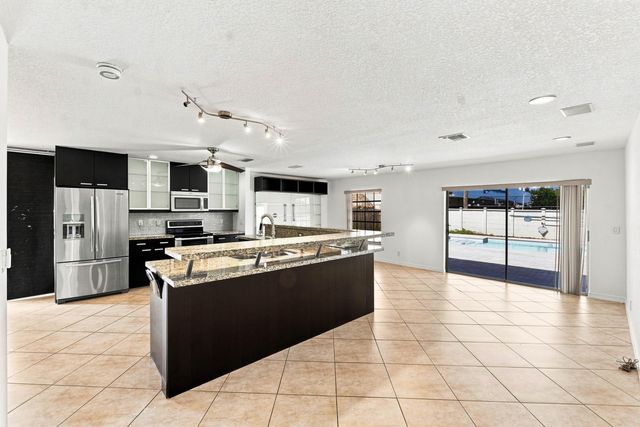 3310 NW 90th Avenue S, Coral Springs, FL 33065