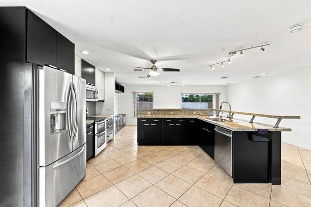 3310 NW 90th Avenue S, Coral Springs, FL 33065