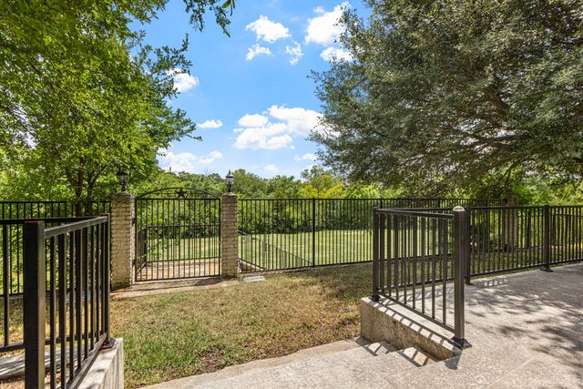 902 Saint George Place, Desoto, TX 75115
