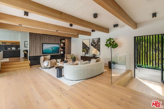 9455 Eden Drive, Beverly Hills, CA 90210