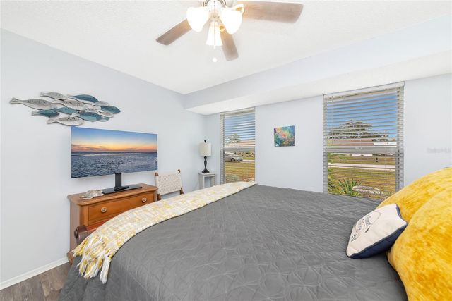 530 S BROADWAY, Englewood, FL 34223