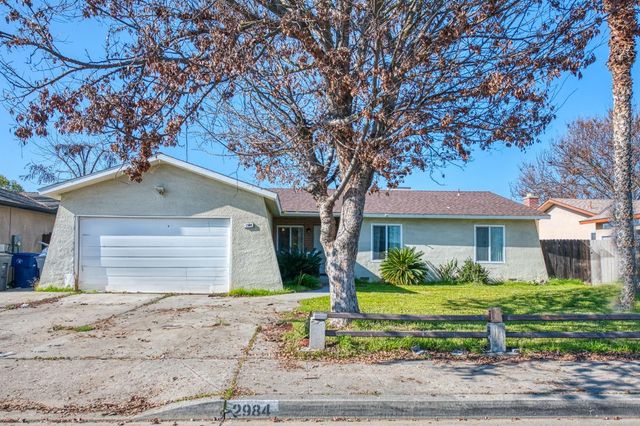 2984 Homsy Avenue, Clovis, CA 93612