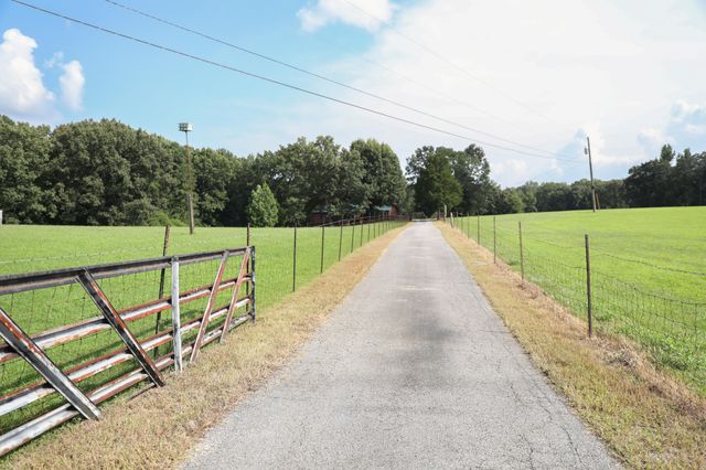 3804 Old Clarksville Pike, Clarksville, TN 37043