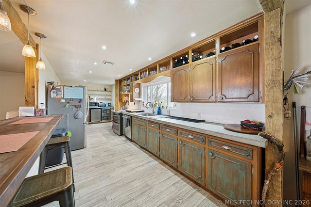 20807 River Bend Drive, Claremore, OK 74019