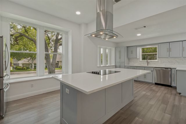 9447 Viewside Drive, Dallas, TX 75231