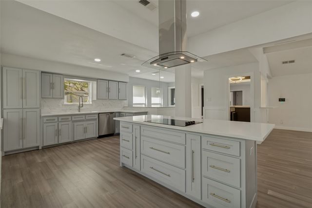 9447 Viewside Drive, Dallas, TX 75231