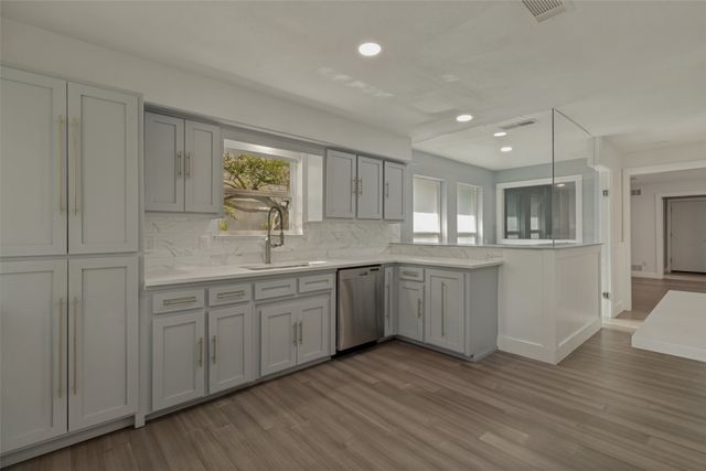 9447 Viewside Drive, Dallas, TX 75231