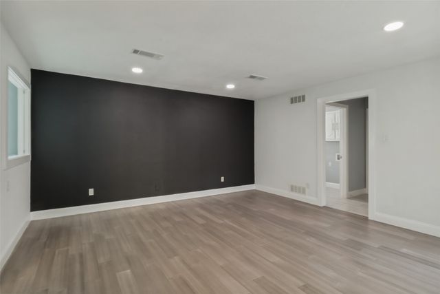 9447 Viewside Drive, Dallas, TX 75231