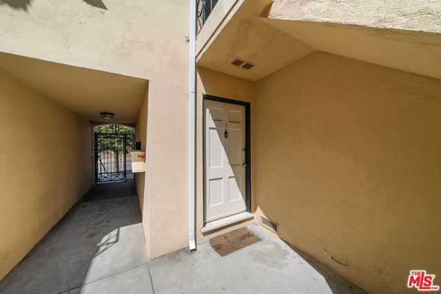 1238 S Beverly Glen Boulevard 1, Los Angeles, CA 90024