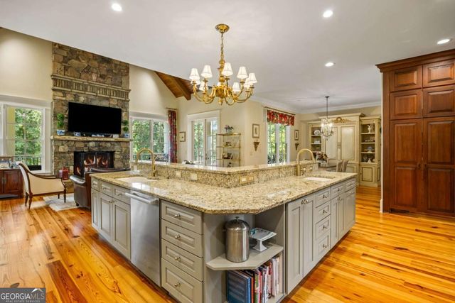 525 N River Road NE, Rome, GA 30161