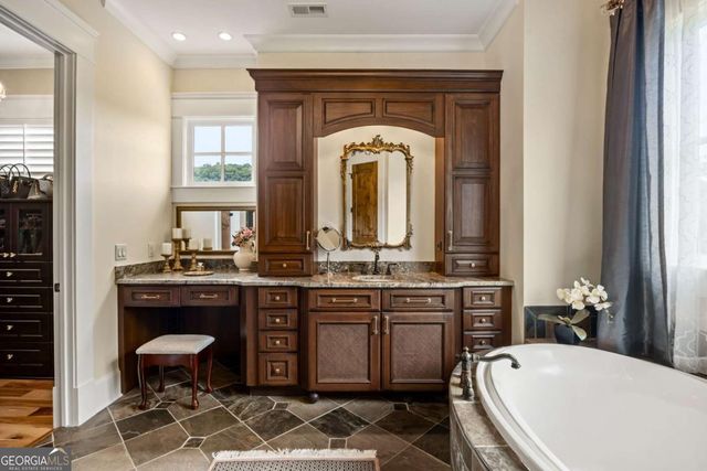 525 N River Road NE, Rome, GA 30161