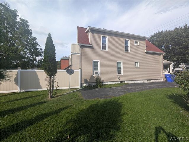 80 Aurora Avenue, West Seneca, NY 14224