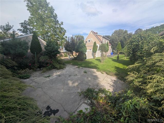 80 Aurora Avenue, West Seneca, NY 14224