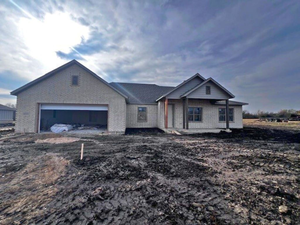 6041 Amber Drive, Sanger, TX 76266