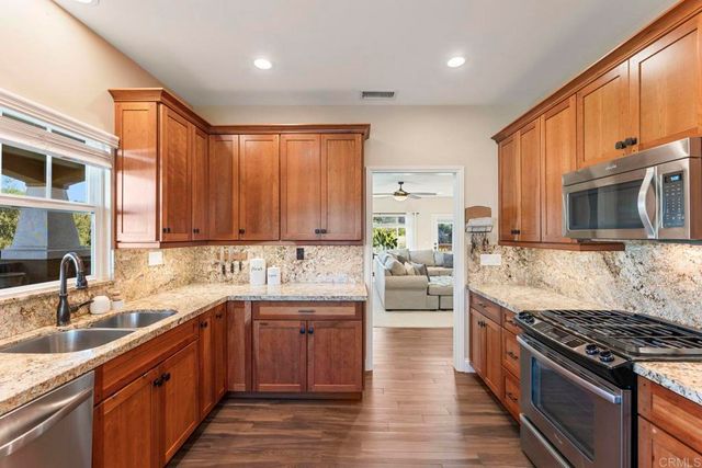 27636 Mountain Meadow Road, Escondido, CA 92026