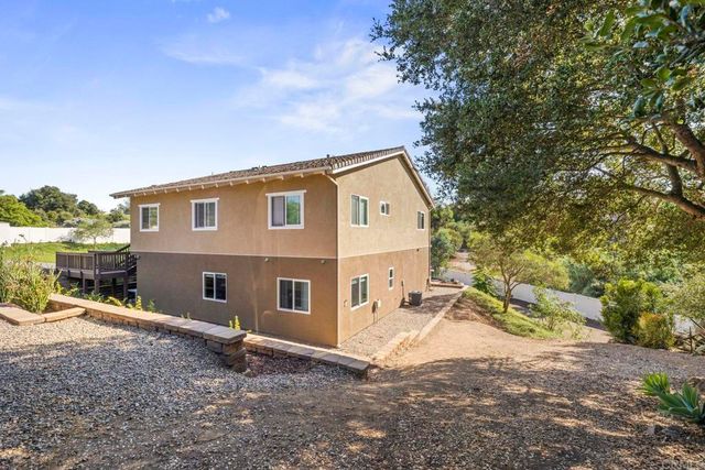 27636 Mountain Meadow Road, Escondido, CA 92026