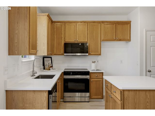 5832 Se WOODLAND Dr, Gresham, OR 97080
