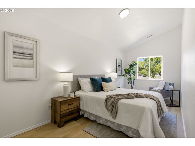 5832 Se WOODLAND Dr, Gresham, OR 97080
