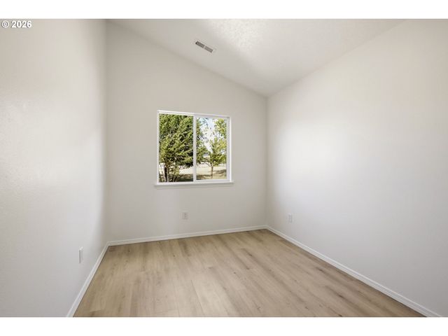 5832 Se WOODLAND Dr, Gresham, OR 97080