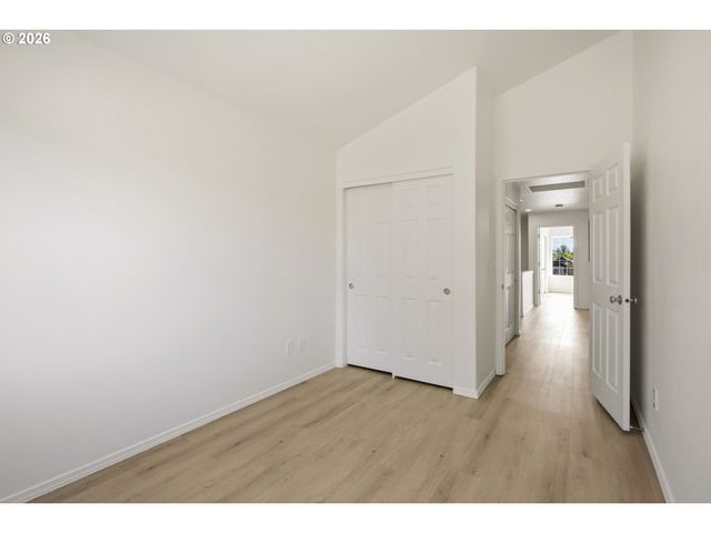 5832 Se WOODLAND Dr, Gresham, OR 97080