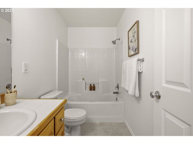 5832 Se WOODLAND Dr, Gresham, OR 97080