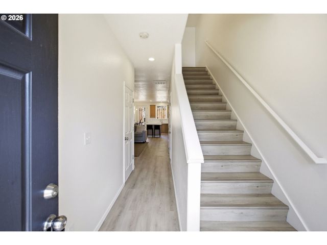 5832 Se WOODLAND Dr, Gresham, OR 97080