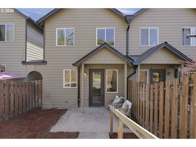 5832 Se WOODLAND Dr, Gresham, OR 97080