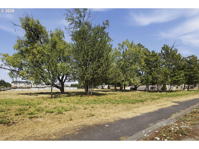 5832 Se WOODLAND Dr, Gresham, OR 97080