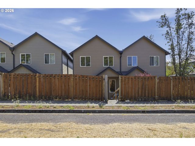 5832 Se WOODLAND Dr, Gresham, OR 97080