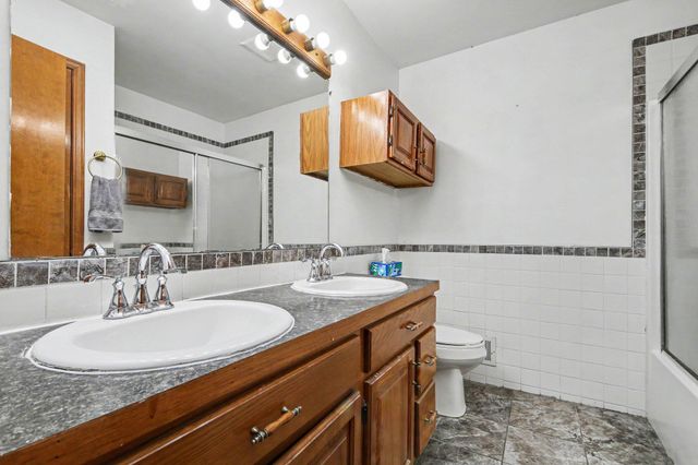 5705 Gatewood Drive SE, Grand Rapids, MI 49508