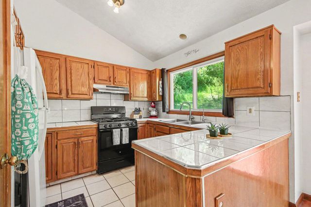 5705 Gatewood Drive SE, Grand Rapids, MI 49508