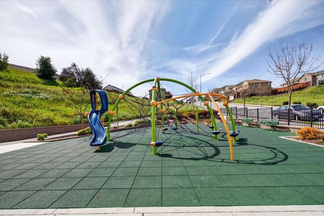 408 Tanoak Street, Hollister, CA 95023