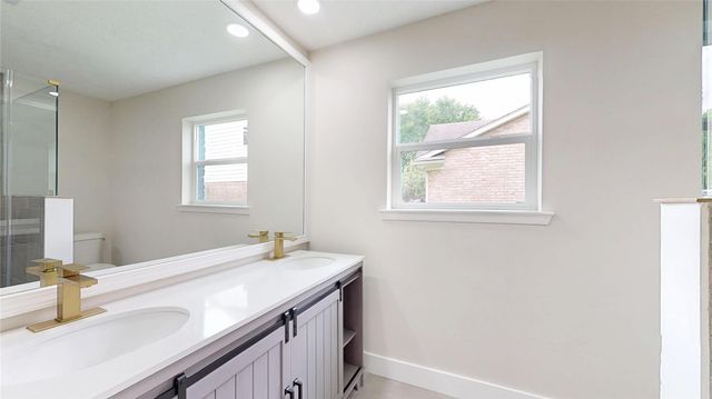 9867 Sageroyal Lane, Houston, TX 77089