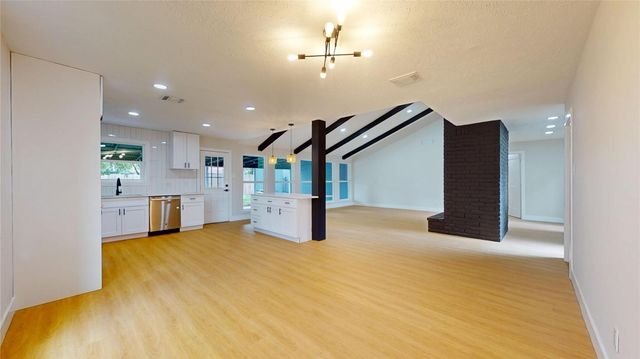 9867 Sageroyal Lane, Houston, TX 77089