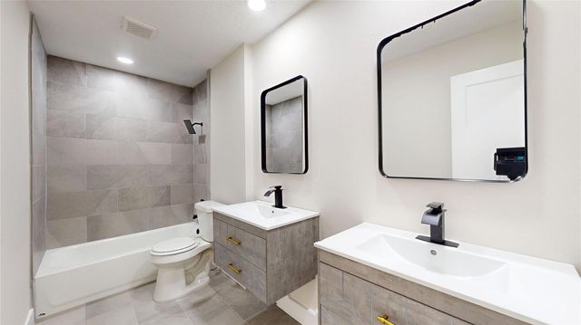 9867 Sageroyal Lane, Houston, TX 77089