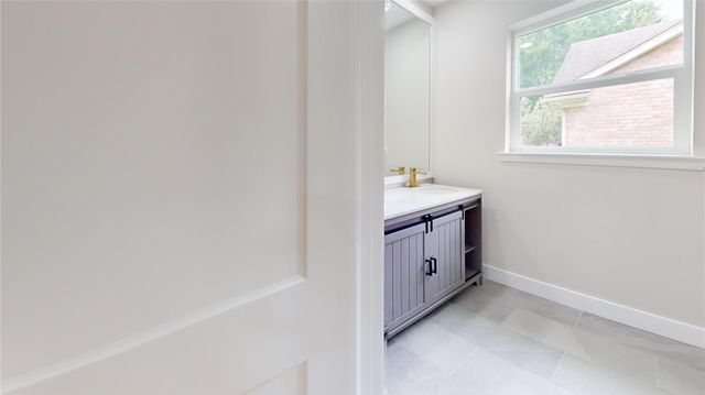 9867 Sageroyal Lane, Houston, TX 77089