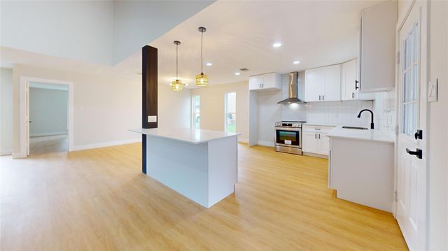 9867 Sageroyal Lane, Houston, TX 77089