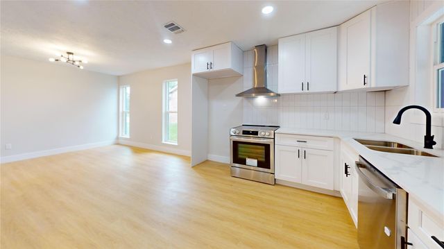 9867 Sageroyal Lane, Houston, TX 77089