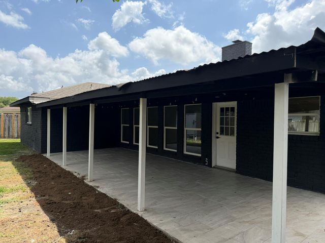 9867 Sageroyal Lane, Houston, TX 77089