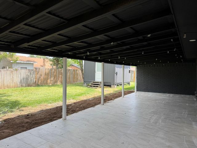 9867 Sageroyal Lane, Houston, TX 77089