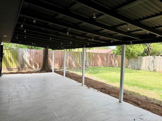 9867 Sageroyal Lane, Houston, TX 77089