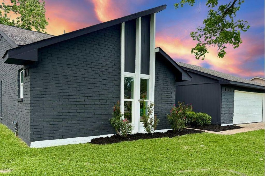 9867 Sageroyal Lane, Houston, TX 77089