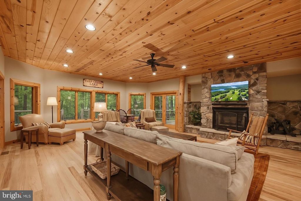 Image 10 of property listing at 178 FERN LOOP DR, Mc Henry, MD 21541