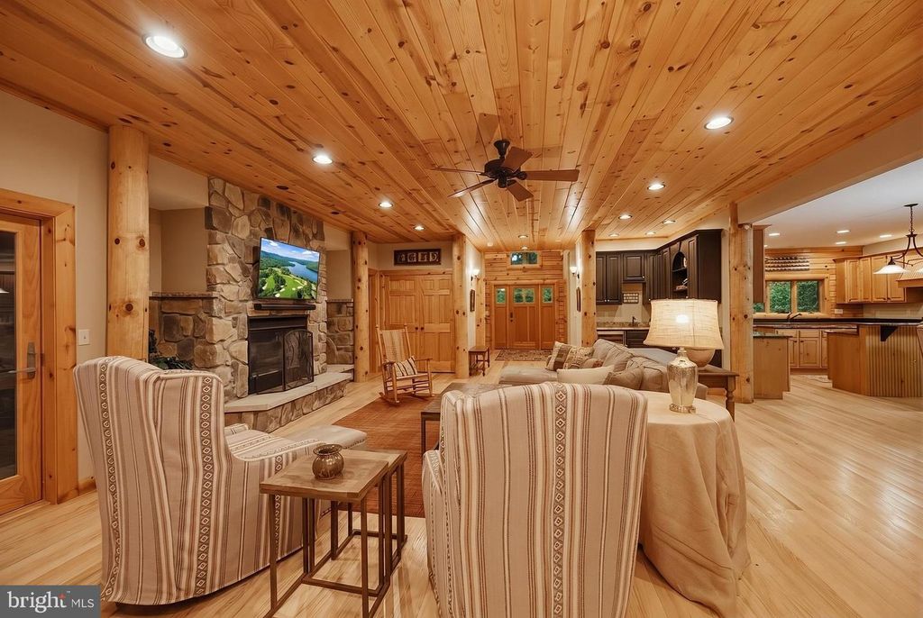 Image 20 of property listing at 178 FERN LOOP DR, Mc Henry, MD 21541