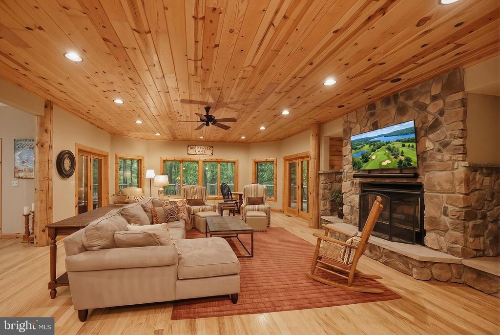 Image 4 of property listing at 178 FERN LOOP DR, Mc Henry, MD 21541